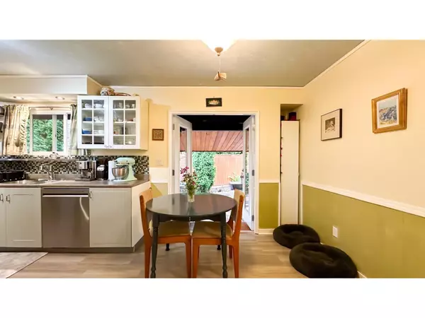 Surrey, BC V4A1G6,13195 14 AVENUE