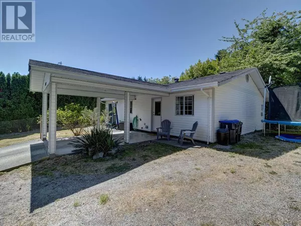 Sechelt, BC V0N3A6,5718 TRAIL AVENUE