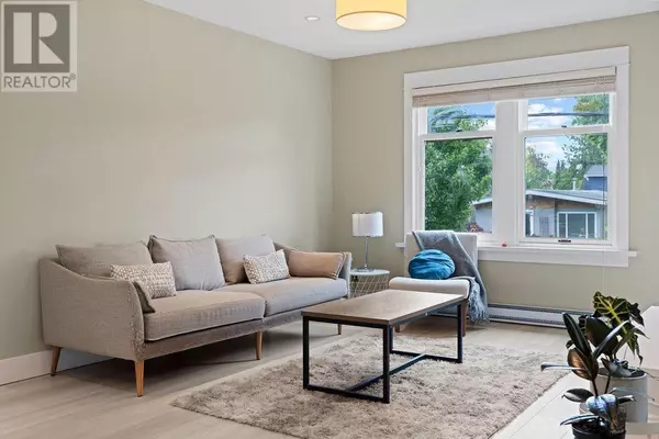 Vancouver, BC V5V2M7,374 E 28TH AVENUE