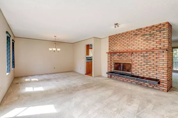 Surrey, BC V3R8E2,9469 148A STREET