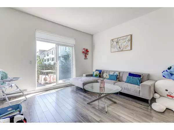Surrey, BC V3R0G9,15487 99A #24