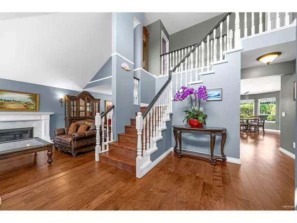 Surrey, BC V4A8Z8,15033 21B AVENUE