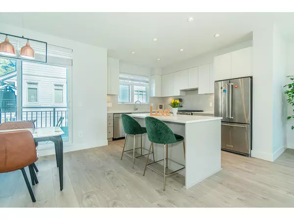 Surrey, BC V3Z1J1,2070 OAK MEADOWS #18