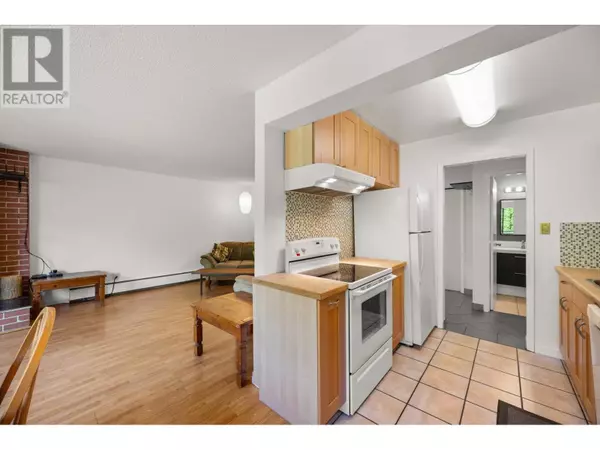 Burnaby, BC V3N4J8,8943 HORNE STREET