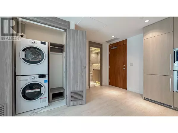 Richmond, BC V6X0W9,8671 HAZELBRIDGE WAY #886