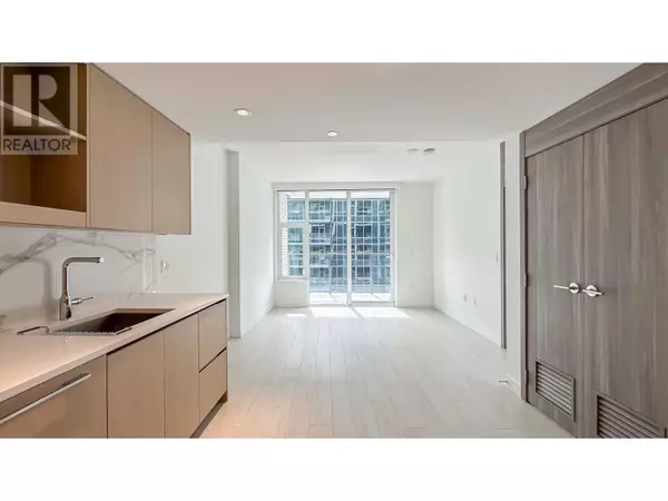 Richmond, BC V6X0W9,8671 HAZELBRIDGE WAY #886