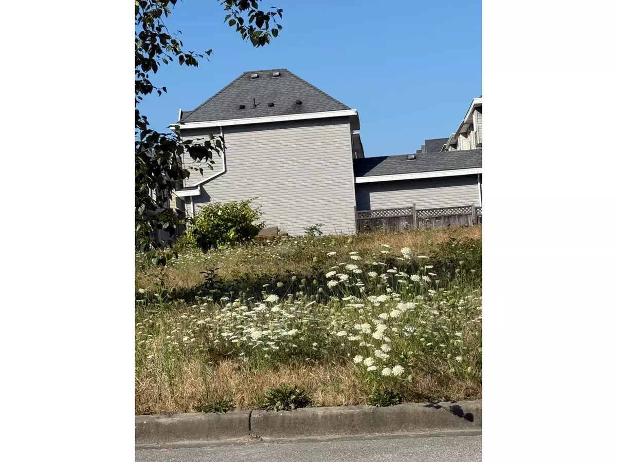 Surrey, BC V4N6A3,6725 192 DIVERSION STREET