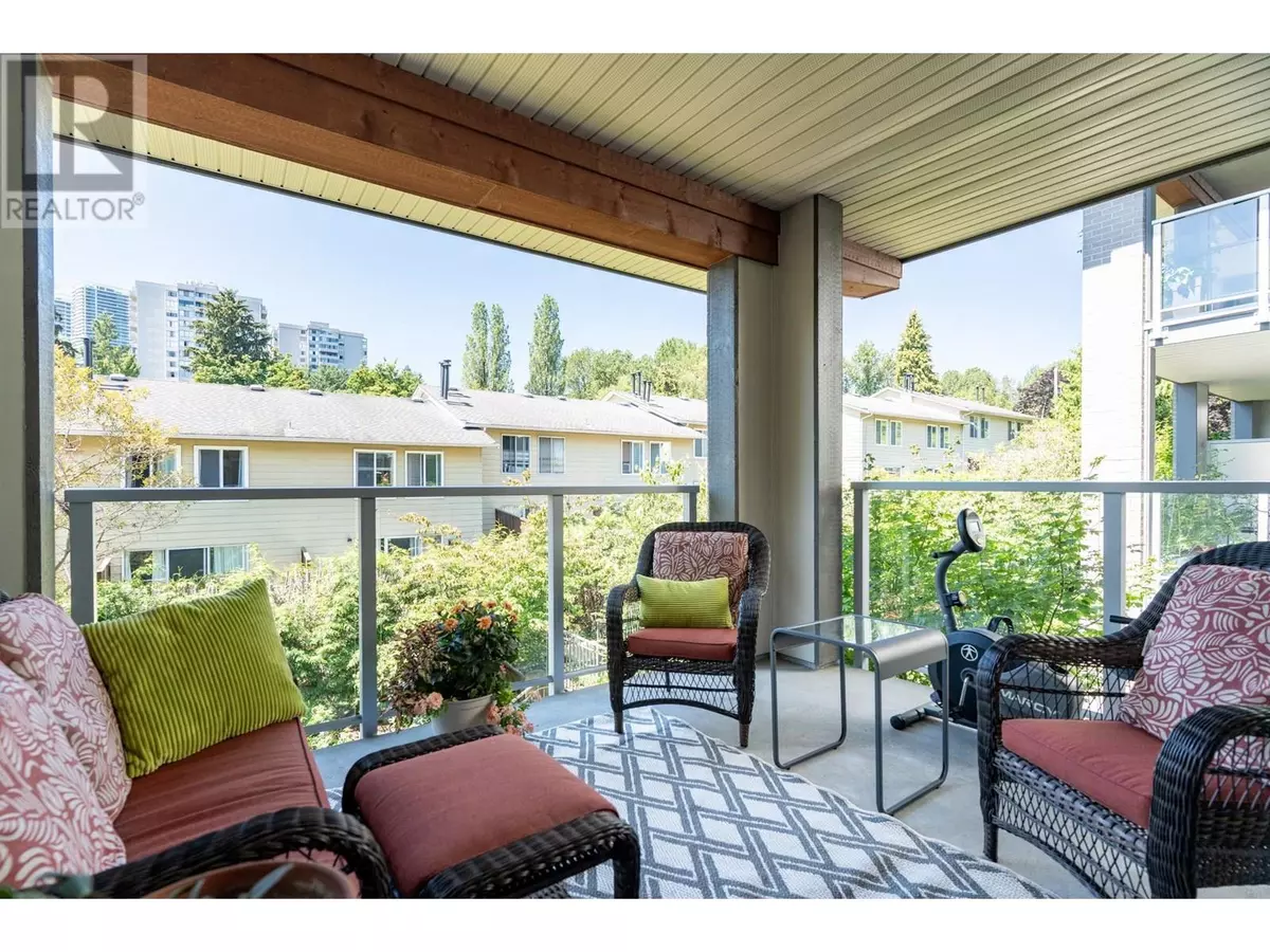 Burnaby, BC V5B0B4,5460 BROADWAY #306