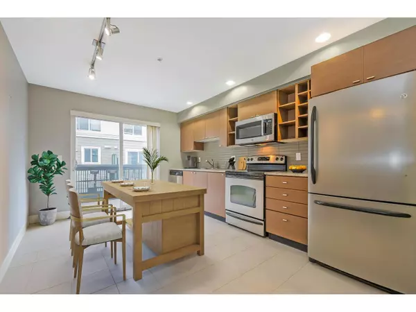 15833 26 #93, Surrey, BC V3Z2X5