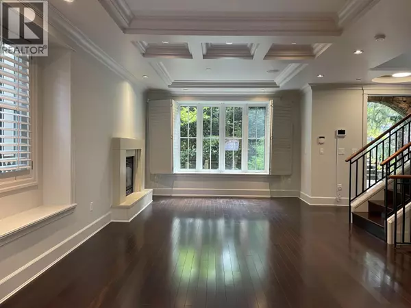 Vancouver, BC V6R1S4,4459 W 5TH AVENUE