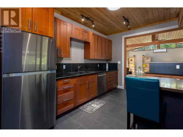 Terrace, BC V8G0G5,3074 EDGEWOOD DRIVE