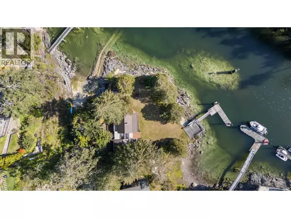 Halfmoon Bay, BC V7Z1B6,5400 SANS SOUCI ROAD