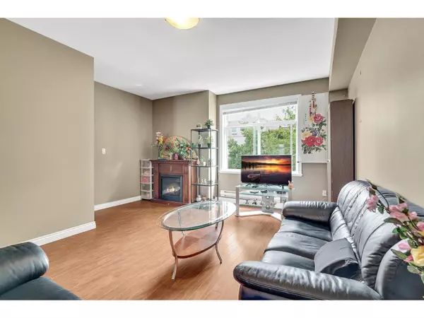 9277 121 #3, Surrey, BC V3V0B6