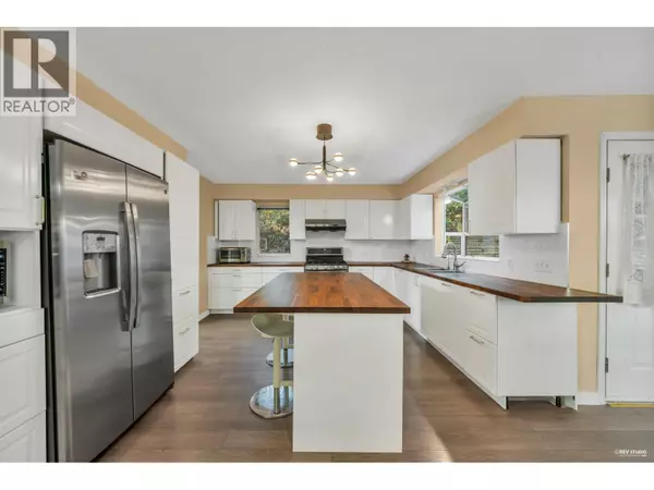 Coquitlam, BC V3K6P7,2233 MONASHEE COURT