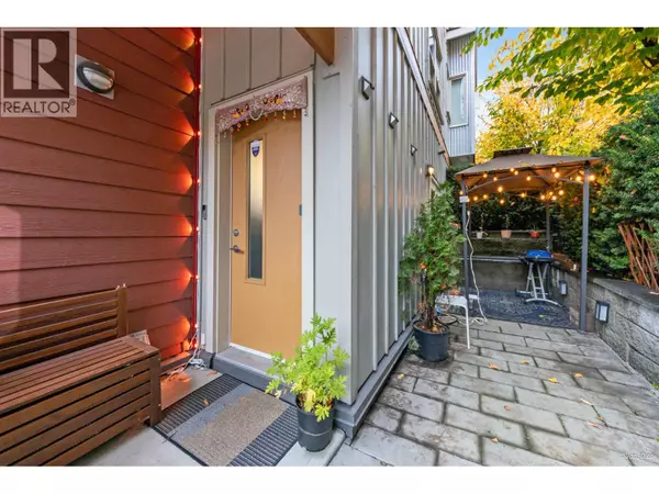 Richmond, BC V6X0K8,10119 RIVER DR #9