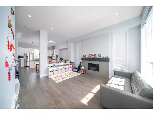 Surrey, BC V3Z0V7,16511 21 AVENUE