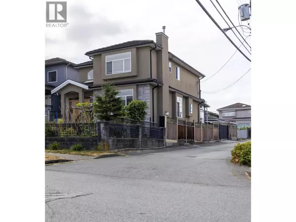 Vancouver, BC V5P1G8,2034 E 38TH AVENUE