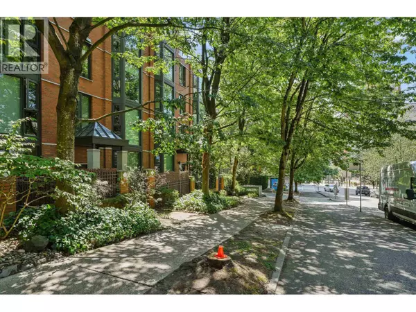 Vancouver, BC V6Z1X3,1488 HORNBY ST #102