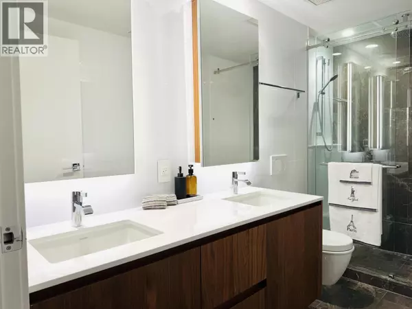 Vancouver, BC V5X0J4,375 West 59TH AVE #204