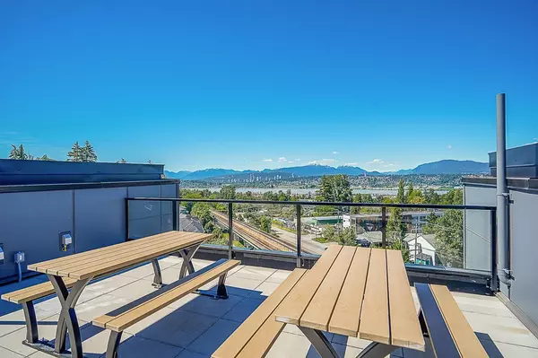 Surrey, BC V3T0R7,11077 RAVINE #524