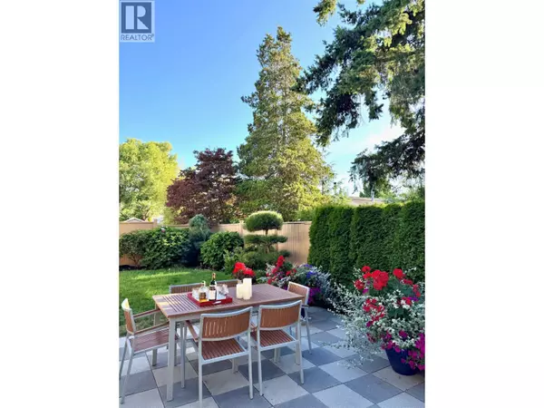 Richmond, BC V7C1M7,8580 BAIRDMORE CRESCENT