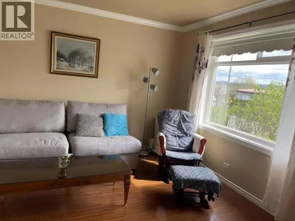 Coquitlam, BC V3K1P7,811 RODERICK AVENUE