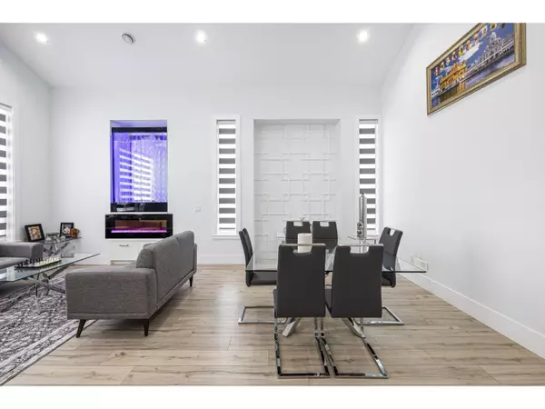 Surrey, BC V3R3J5,10805 141 AVENUE