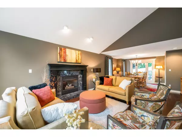 Langley, BC V3A9E8,4638 215B STREET