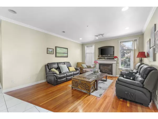 Surrey, BC V4N5A9,9833 182 STREET