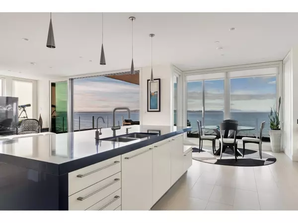 White Rock, BC V4B1B4,14501 MARINE DRIVE