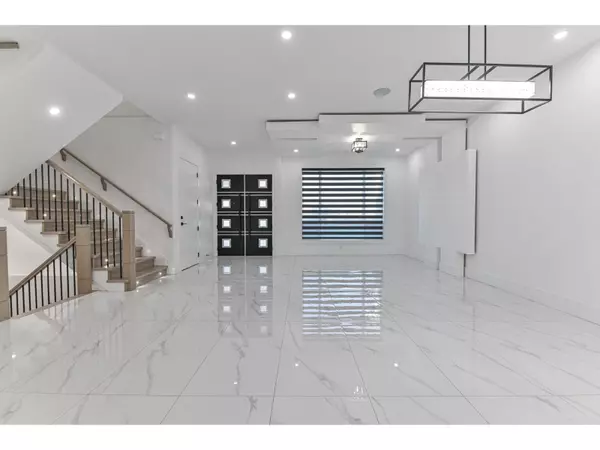 Abbotsford, BC V4X1L9,2540 TERMINAL COURT