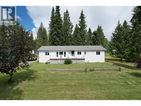 100 Mile House, BC V0K2E3,6089 LAKESHORE DRIVE