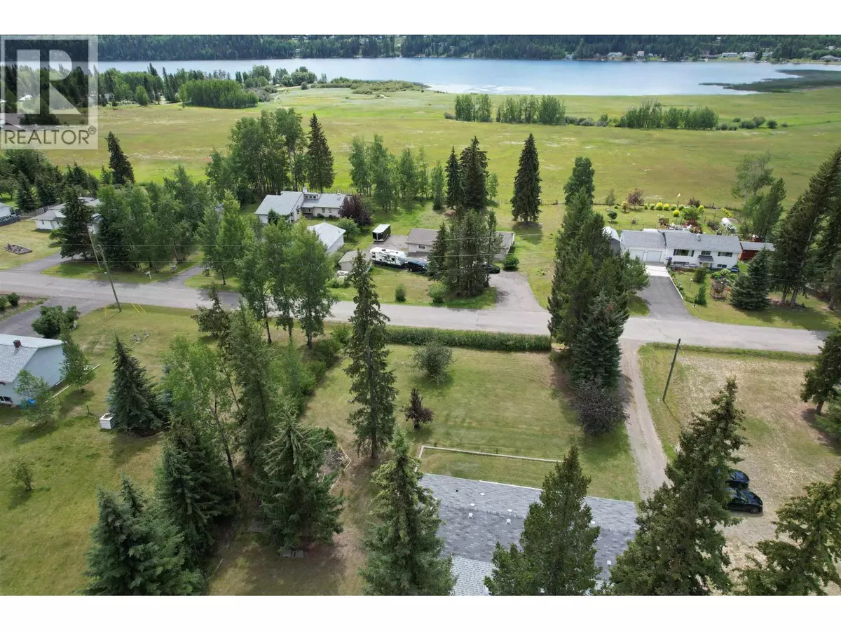 100 Mile House, BC V0K2E3,6089 LAKESHORE DRIVE