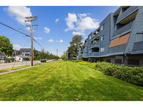Surrey, BC V3S1N4,17661 58A #315