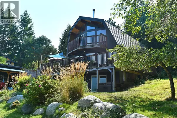 6318 N GALE AVENUE, Sechelt, BC V7Z0P8