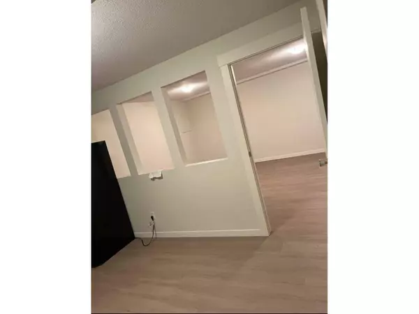 Abbotsford, BC V2T1R9,32611 HOLLYWOOD AVENUE