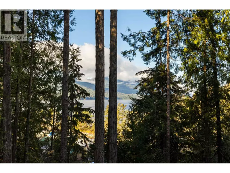 5790 TILLICUM BAY ROAD, Sechelt, BC V7Z0C7