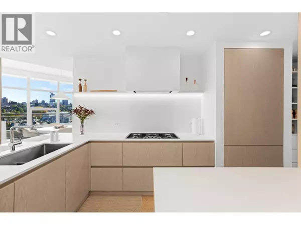 Vancouver, BC V6Z3H6,628 KINGHORNE Mews #701