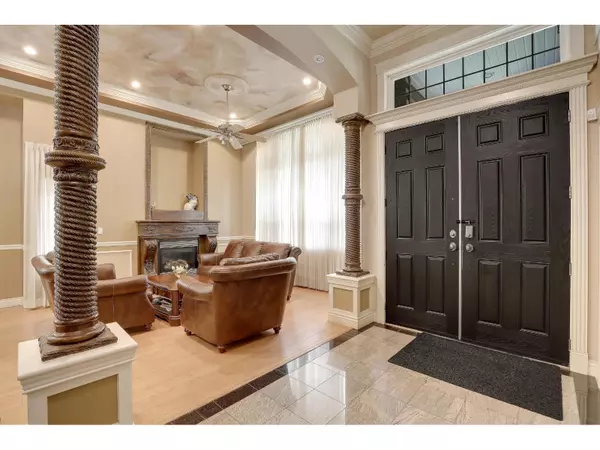 Surrey, BC V3W2H2,14078 68 AVENUE