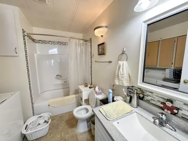 Hope, BC V0X1L2,62010 FLOOD HOPE RD #10