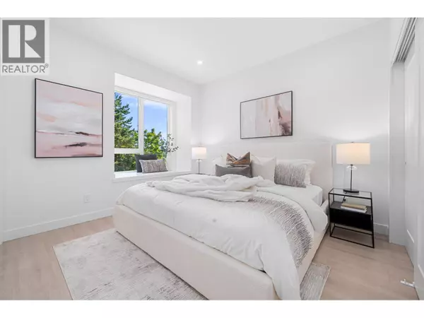 Burnaby, BC V3N0K1,7161 17TH AVE #207