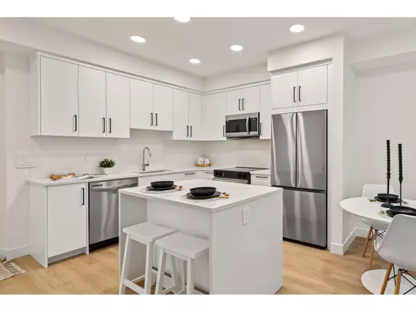 Abbotsford, BC V2S2C5,33816 SOUTH FRASER #205