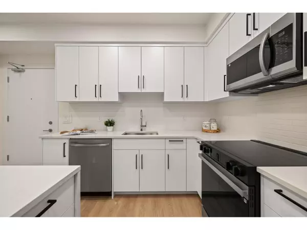 Abbotsford, BC V2S2C5,33816 SOUTH FRASER WAY #205