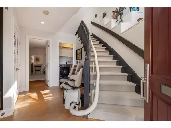 White Rock, BC V4B1G5,15145 VICTORIA AVENUE