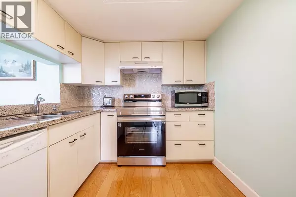 New Westminster, BC V3M3X7,121 TENTH ST #303