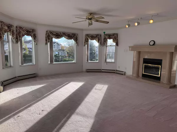 Surrey, BC V3R0A8,15297 92 AVENUE