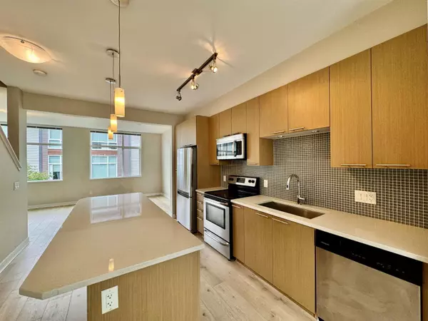 Surrey, BC V3Z6P4,16222 23A AVE #103