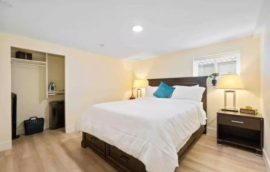 Basement-13220 16 AVENUE, White Rock, BC V4A1P3