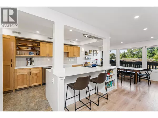 1053 OLD LILLOOET ROAD, North Vancouver, BC V7J3H6