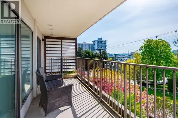 West Vancouver, BC V7V3T4,747 17TH ST #401
